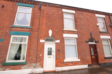 Dukinfield Road, 2 bedroom Mid Terrace House to rent, £825 pcm