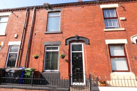 2 bedroom Mid Terrace House for sale