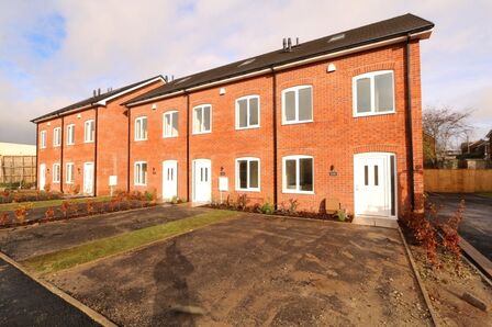 3 bedroom Mid Terrace House to rent