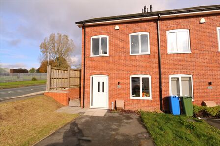 Hillside Close, 3 bedroom Semi Detached House to rent, £1,300 pcm