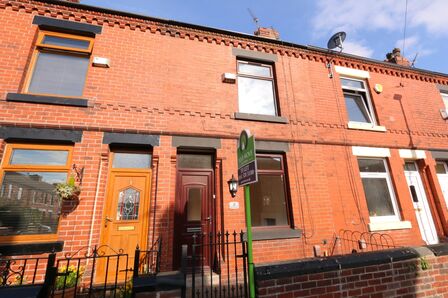 2 bedroom Mid Terrace House to rent