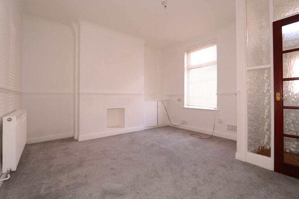 2 bedroom Mid Terrace House to rent