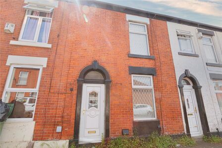 2 bedroom Mid Terrace House to rent