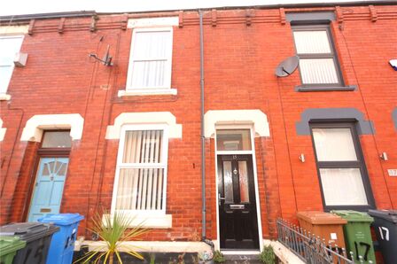 Lime Grove, 2 bedroom Mid Terrace House to rent, £925 pcm