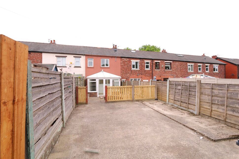 2 bedroom Mid Terrace House for sale, Dewsnap Lane, Dukinfield, SK16
