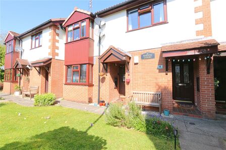 Clough Fold Road, 1 bedroom  Flat for sale, £130,000