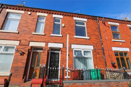 Milkwood Grove, 3 bedroom Mid Terrace House to rent, £1,200 pcm