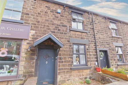 Broadbottom Road, 2 bedroom Mid Terrace House to rent, £1,100 pcm