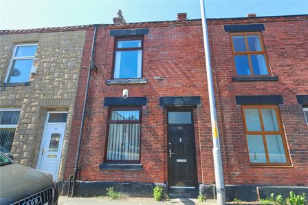 2 bedroom Mid Terrace House to rent