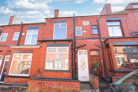 3 bedroom Mid Terrace House for sale