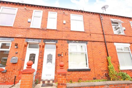 Kensington Grove, 3 bedroom Mid Terrace House to rent, £1,350 pcm