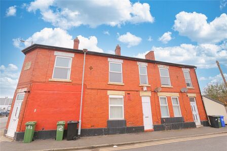 Hyde Road, 2 bedroom Flat to rent, &pound;950 pcm