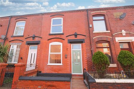 2 bedroom Mid Terrace House for sale