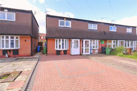 Maple Avenue, 2 bedroom End Terrace House for sale, &pound;210,000