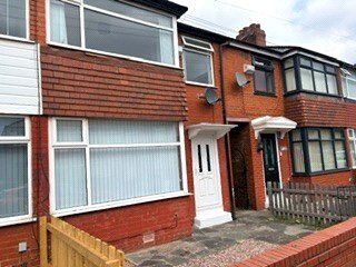 Gloucester Road, 2 bedroom Mid Terrace House to rent, &pound;1,050 pcm