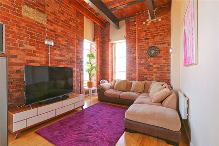 Houldsworth Street, 1 bedroom Flat to rent, &pound;1,000 pcm