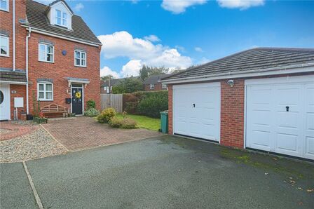 Cromwell Avenue, 3 bedroom End Terrace House for sale, &pound;300,000