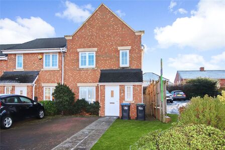 Ashwood Close, 3 bedroom End Terrace House to rent, £850 pcm