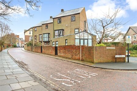 Millbank Court, 3 bedroom End Terrace House for sale, £400,000