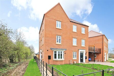 Muirfield, 4 bedroom Semi Detached House to rent, £1,850 pcm