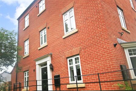 4 bedroom Semi Detached House to rent