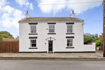 South Street, 4 bedroom Detached House for sale, £499,950