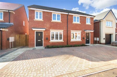 Kilmond Way, 3 bedroom Semi Detached House to rent, £1,225 pcm