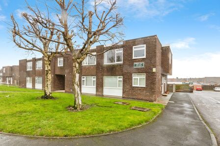 Minster Court, 2 bedroom Flat for sale, &pound;100,000