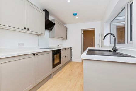 2 bedroom Mid Terrace House for sale