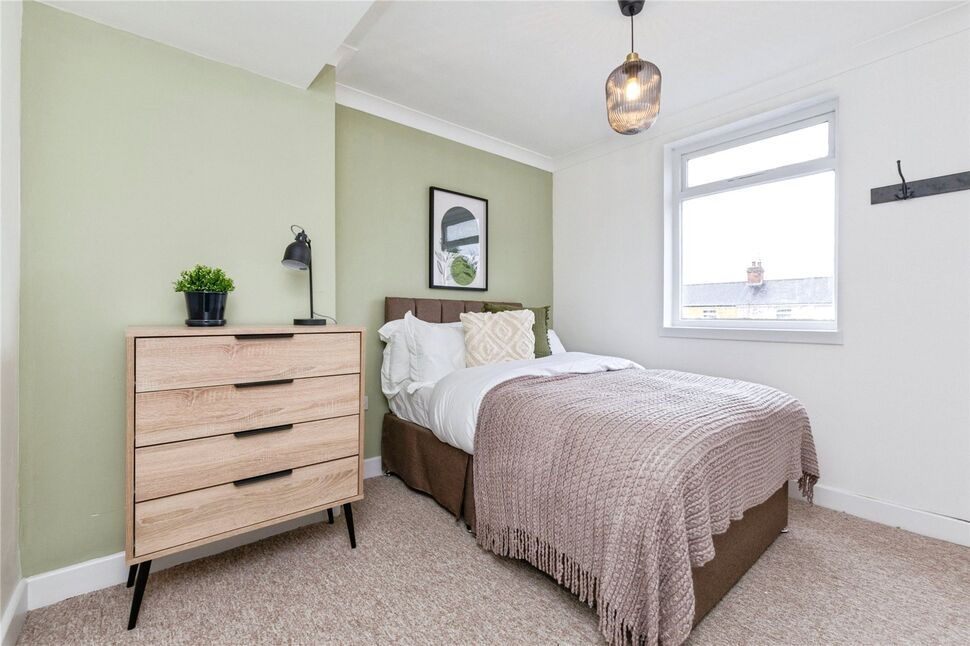 1 bedroom Mid Terrace Room to rent