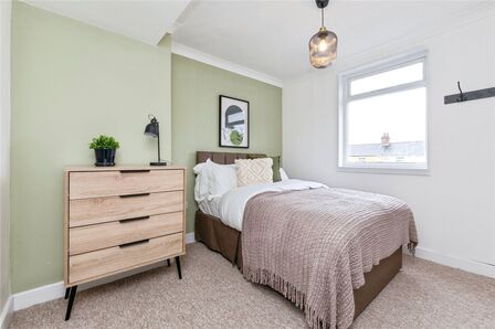 1 bedroom Mid Terrace Room to rent