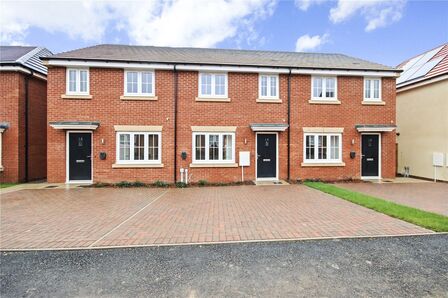 Kilmond Way, 3 bedroom Mid Terrace House to rent, £1,150 pcm