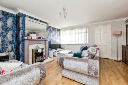 3 bedroom Mid Terrace House for sale