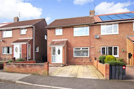 Brackenfield Road, 3 bedroom Semi Detached House to rent, &pound;850 pcm