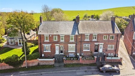 3 bedroom Mid Terrace House for sale