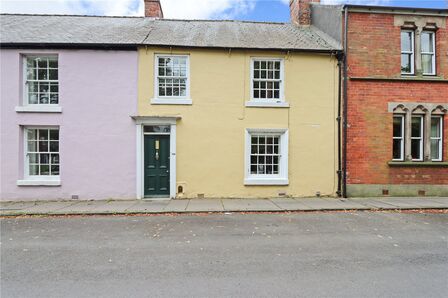 4 bedroom Mid Terrace House for sale