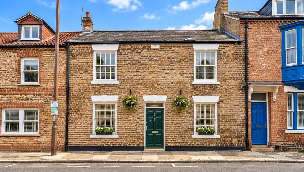 Main image of 3 bedroom Mid Terrace House for sale, Hallgarth Street, Durham, DH1