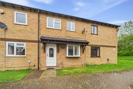 Martel Close, 3 bedroom Mid Terrace House to rent, £1,250 pcm