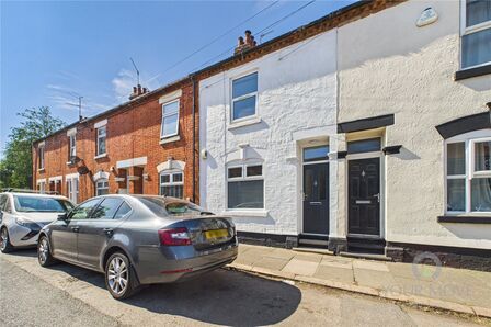 St. James Park Road, 2 bedroom Mid Terrace House to rent, £1,100 pcm