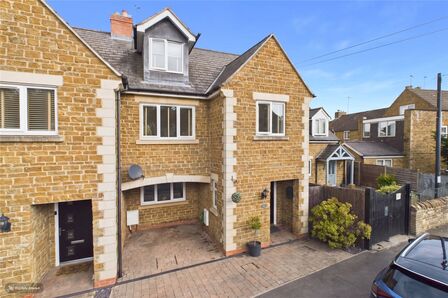 Port Road, 4 bedroom End Terrace House to rent, &pound;1,450 pcm