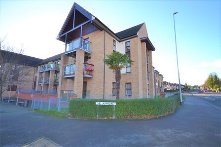 Weedon Road, 2 bedroom Flat to rent, &pound;1,100 pcm