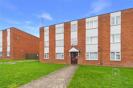 Chiltern Way, 1 bedroom Flat for sale, &pound;130,000