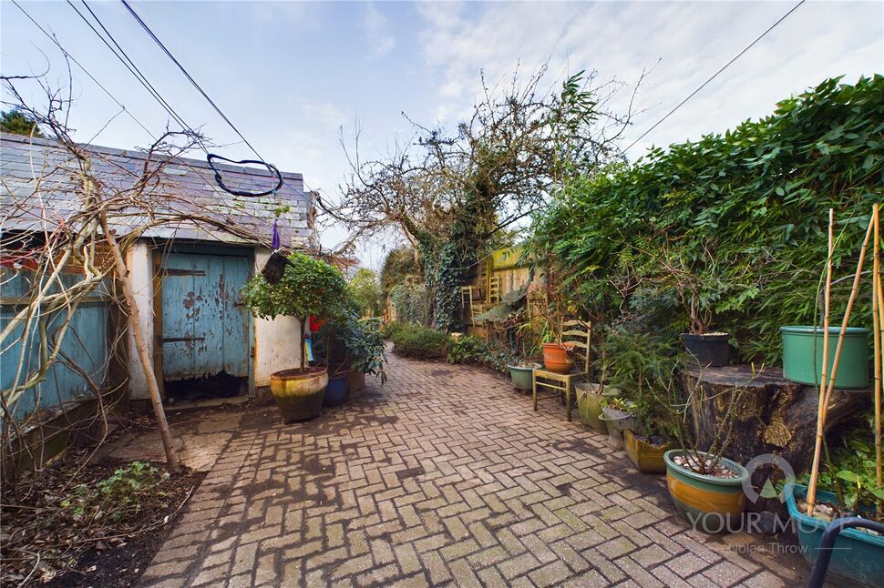 2 bedroom Mid Terrace House for sale, Daventry Road, Norton, NN11 £