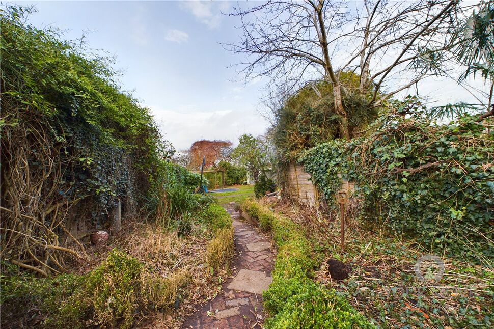 2 bedroom Mid Terrace House for sale, Daventry Road, Norton, NN11 £