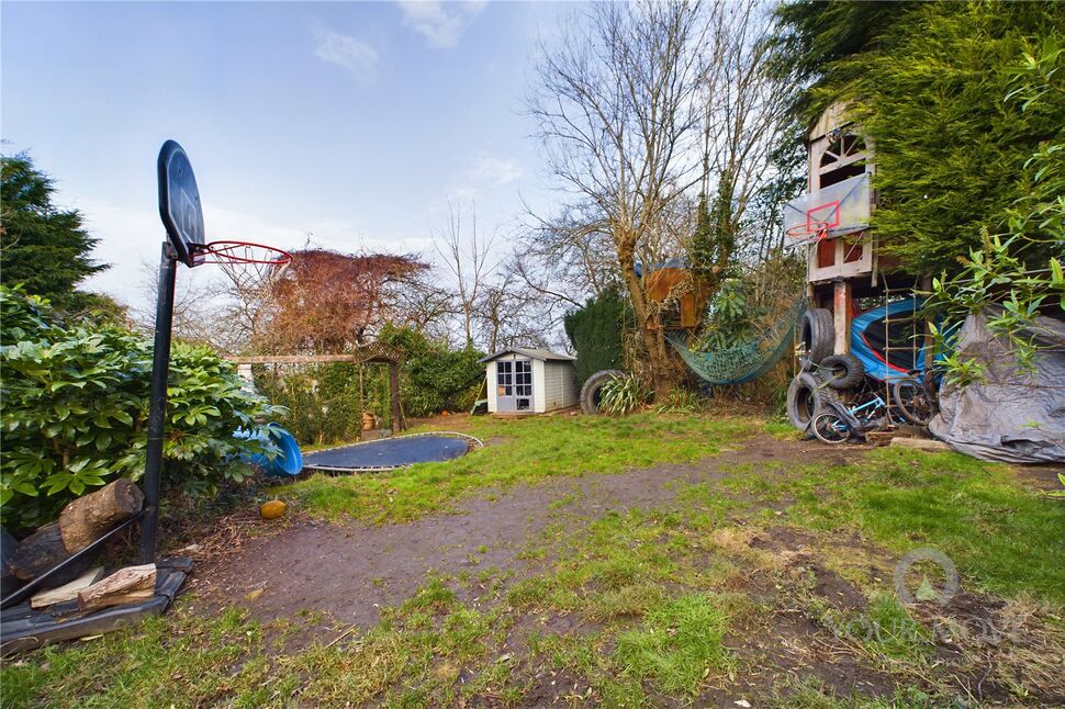 2 bedroom Mid Terrace House for sale, Daventry Road, Norton, NN11 £