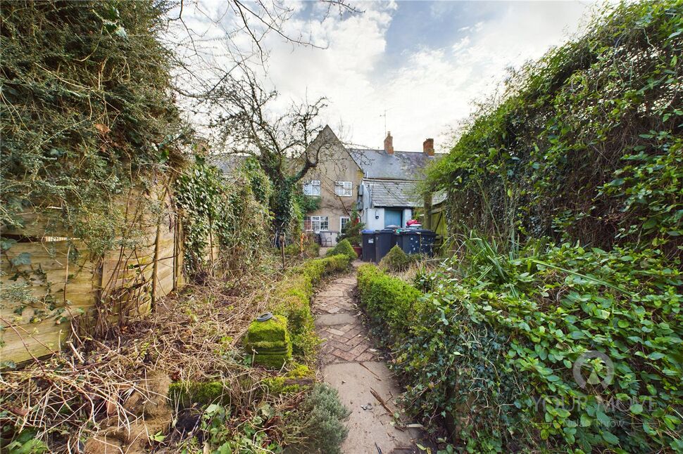 2 bedroom Mid Terrace House for sale, Daventry Road, Norton, NN11 £