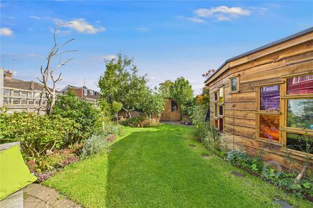 Deancourt Drive, 3 bedroom Semi Detached House to rent, £1,300 pcm