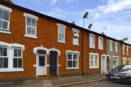 Stanley Road, 3 bedroom Mid Terrace House to rent, £1,200 pcm