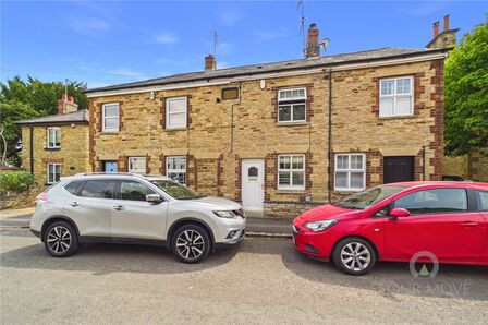 High Street, 3 bedroom Mid Terrace House for sale, &pound;300,000