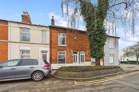 2 bedroom Mid Terrace House to rent